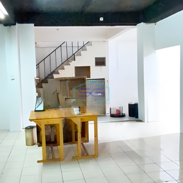 Disewakan Kantor Luas Bangunan  450 m²  Lokasi Bebas Banjir di Semanan Jakarta Barat-2