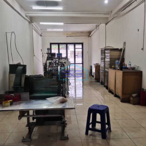 Disewakan Ruko 3 Lantai Luas Bangunan 180 m² Lokasi Bebas Bajir di Jelambar Jakarta Barat-2