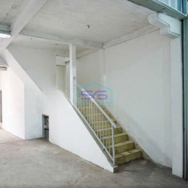 Dijual Gudang Siap Huni Lokasi Bebas Banjir Luas Tanah 500 m²  di Jakarta Barat-2