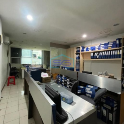 Dijual Ruko 3.5 lantai di Pangeran Jayakarta Jakarta Pusat LB 300m2