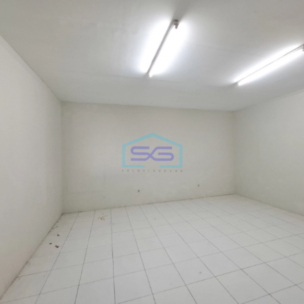 Disewakan Gudang Ada Kantor Lokasi Bebas Banjir di BSD Tangerang Luas Bangunan  500 m²-1