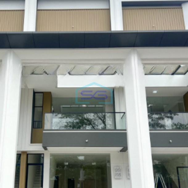 Disewakan Ruko 3 Lantai Luas Tanah  120 m² Lokasi  Gading Serpong Tangerang-1