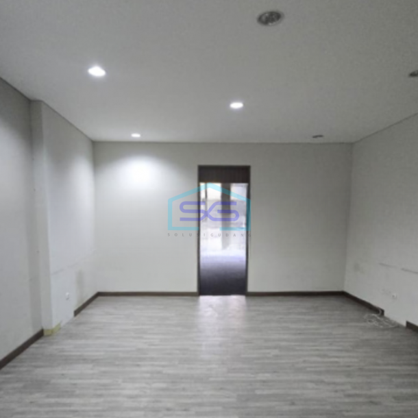 Disewakan Ruko Siap Pakai Bebas Banjir Luas Bangunan  237 m² di Alam Sutera Tangerang-3
