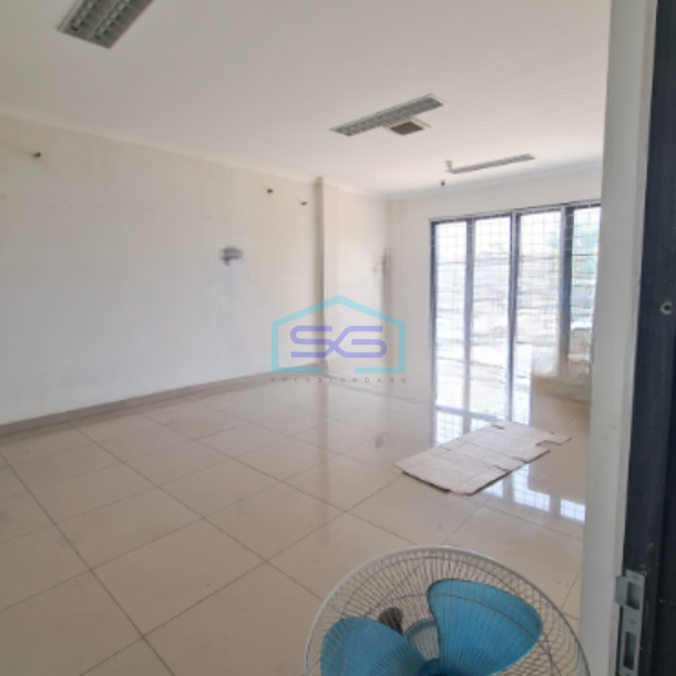 Disewakan Ruko Bebas Banjir 2 Lantai Luas Bangunan 208 m² Lokasi Gading Serpong Tangerang-1