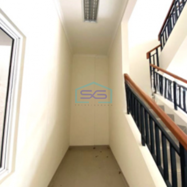 Disewakan Ruko 2 Lantai Luas Bangunan  107 m² Lokasi Gading Serpong Tangerang-2