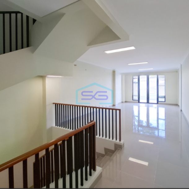 Dijual Ruko Lokasi Bebas Banjir Luas Bangunan 188 m² di Gading Serpong Tangerang-2