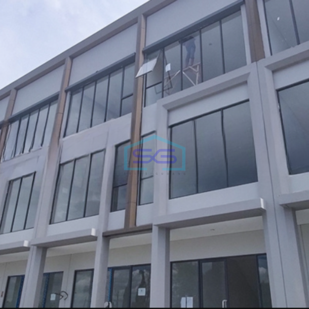 Disewakan Ruko 3 Lantai Luas Bangunan  163 m² Lokasi Gading Serpong Tangerang-1