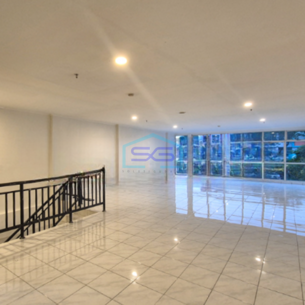 Dijual Ruko 2 Lantai Luas Bangunan 187 m² Lokasi Bebas Banjir di Gading Serpong Tangerang-3