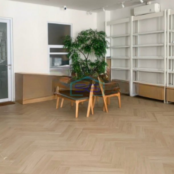 Dijual Ruko 3 Lantai Luas Bangunan  400 m² Lokasi di Gading Serpong Tangerang-2