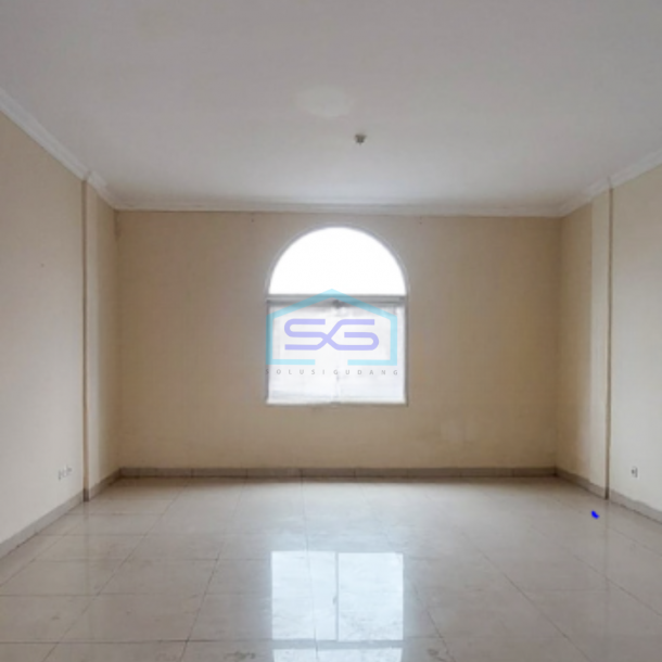 Disewakan Ruko 3 Lantai Luas Bangunan  262 m² Lokasi di Jakarta Barat-1
