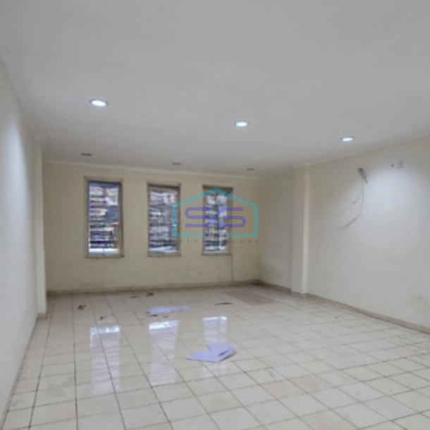 Disewakan Ruko 3 Lantai Siap Pakai Luas Bangunan  237 m² di Alam Sutera Tangerang-3