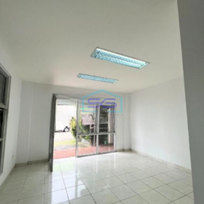 Disewakan Gudang 2 Lantai Luas Tanah 162 m² Lokasi di Legok Tangerang
