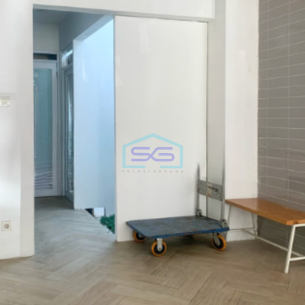 Dijual Ruko 3 Lantai Luas Bangunan 400 m² Lokasi Bebas Banjir di Tangerang-1