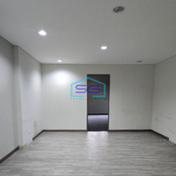 Disewakan Ruko 3 Lantai Luas Bangunan 237 m² Lokasi di Alam Sutera Tangerang-2
