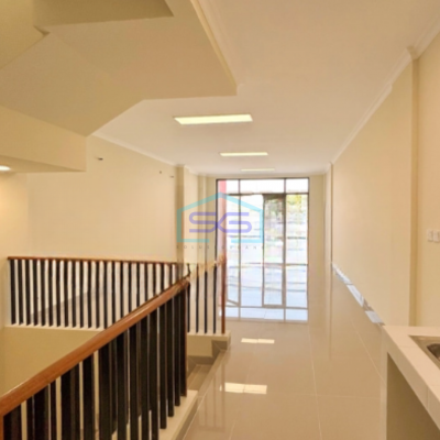 Disewakan Ruko Luas Bangunan 326 m² di Gading Serpong Tangerang Bebas Banjir