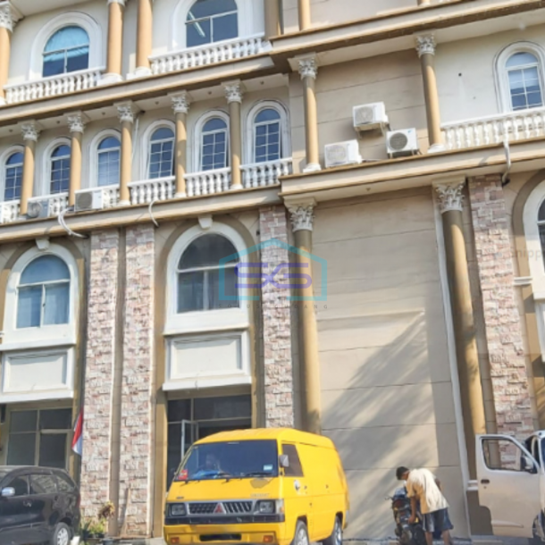 Dijual Ruko Lokasi Bebas Banjir di Green Lake City Jakarta Barat Luas Bangunan 235 m²-1