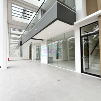 Disewakan Ruko 3 Lantai Luas Tanah  120 m² Lokasi Gading Serpong Tangerang
