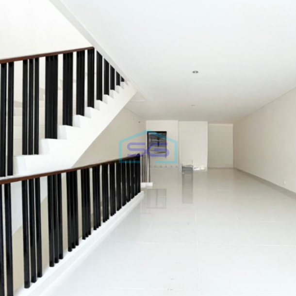 Disewakan Ruko 3 Lantai Luas Tanah  120 m² Lokasi Gading Serpong Tangerang-3