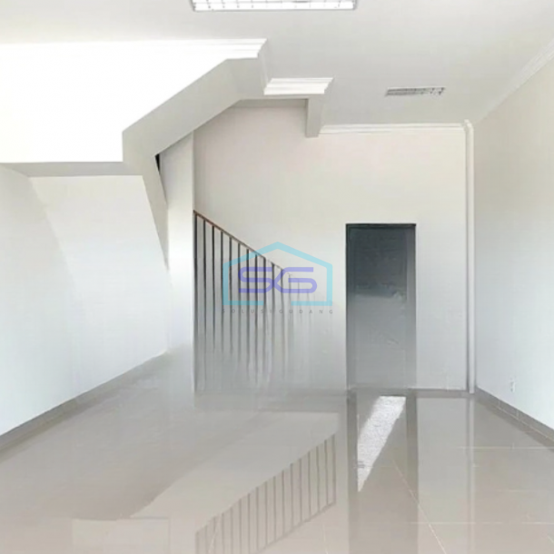 Disewakan Ruko 3 Lantai Luas Bangunan 184 m² di Gading Serpong Tangerang-1