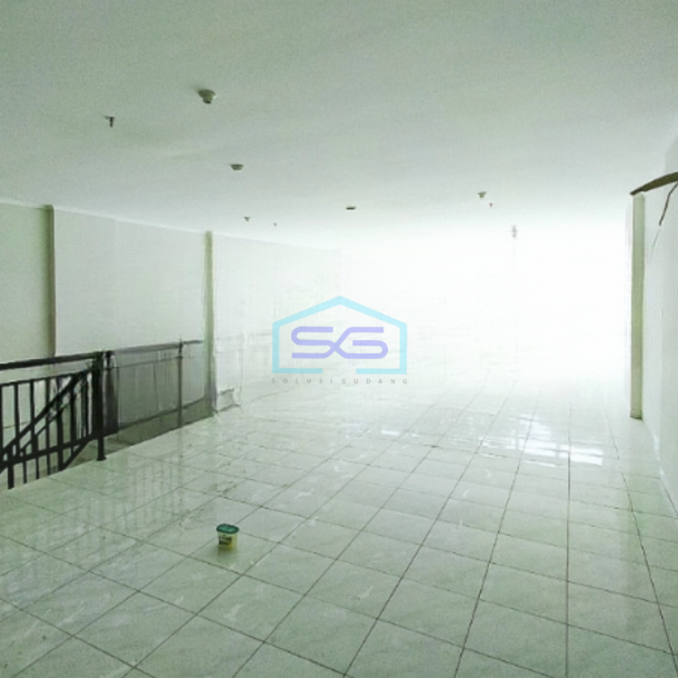 Disewakan Ruko 2 Lantai Luas Bangunan  187 m² di Gading Serpong Tangerang-2