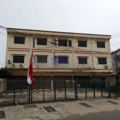Disewakan Ruko 3 Lantai LB 240 m² Pinggir Jalan Tomang Jakarta Barat