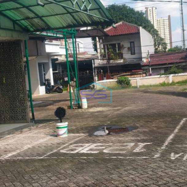 Disewakan Ruko 2 Lantai Luas 160 m² Parkiran 10 mobil Pinggir Jalan Raya Saharjo Jakarta Selatan-2