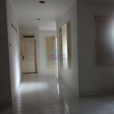 Disewakan Gudang 2 Lantai Luas Bangunan 646 m² di Menteng Jakarta Pusat