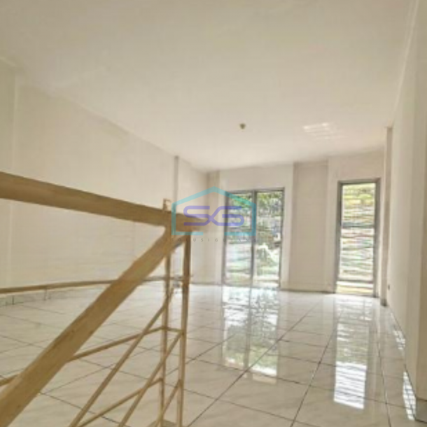 Disewakan Ruko 2 Lantai Luas Bangunan 105 m² Lokasi di Tangerang-3