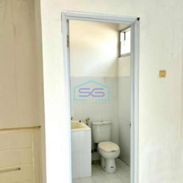 Disewakan Ruko 2 Lantai Luas Bangunan 105 m² Lokasi di Tangerang-2