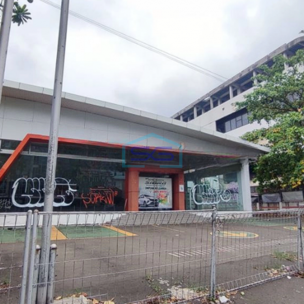 Dijual Gedung Ex. Showroom di Mampang Prapatan Jakarta Selatan LB 900m2-1