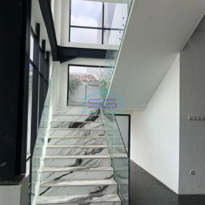 Dijual Gedung Siap Pakai di Kebon Jeruk Jakarta Barat Luas Tanah 2826m2