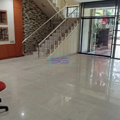 Disewakan Gedung Kantor 4 Lantai Di Cideng Timur Jakarta Pusat Lokasi Strategis LB 680m2