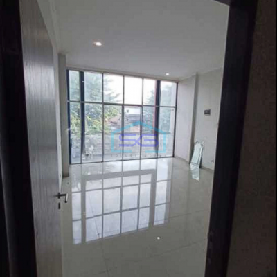 Dijual Ruko Gandeng Strategis Jl. Kebayoran Lama 3,5 Lantai Jakarta Selatan LB 360m2