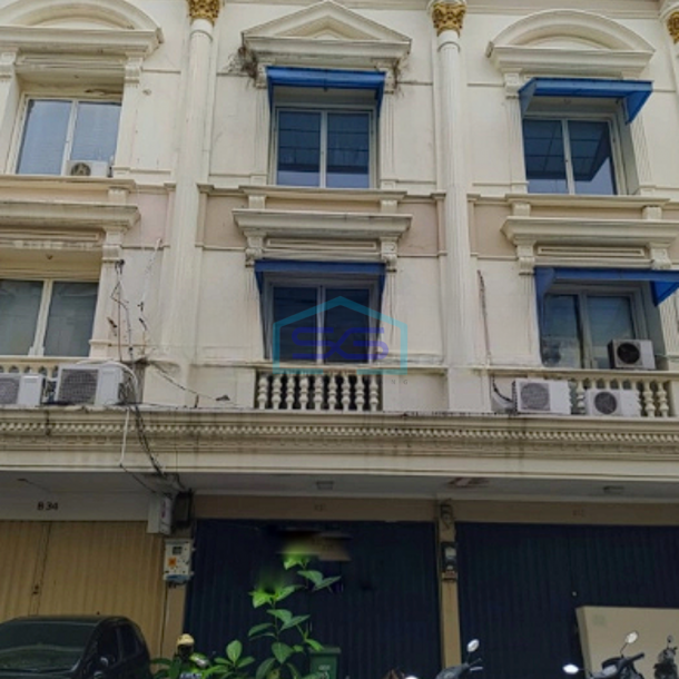 Dijual Murah Ruko Gandeng di Royal Palace Tebet Jakarta Selatan LB 748m2-1