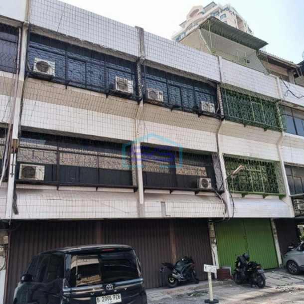 Dijual Cepat! Ruko Harga Di Bawah Njop Pangeran Jayakarta Jakarta Pusat LB 500m2-1