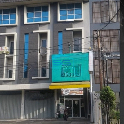 Disewakan Ruko 4 Lantai di pos Pengumben Kebon Jeruk Jakarta Barat LB 240m2