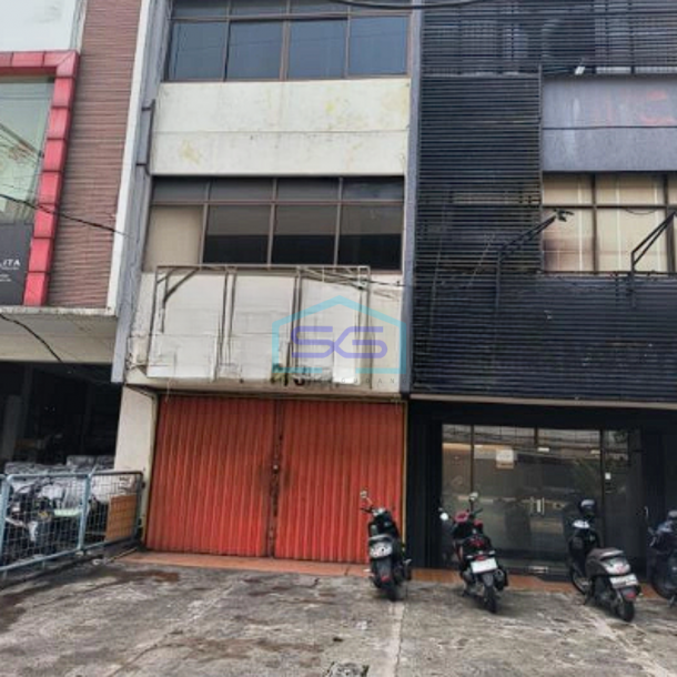 Disewakan Ruko Gandaria Selatan Cilandak, Jakarta Selatan Luas Bangunan 360m2-1
