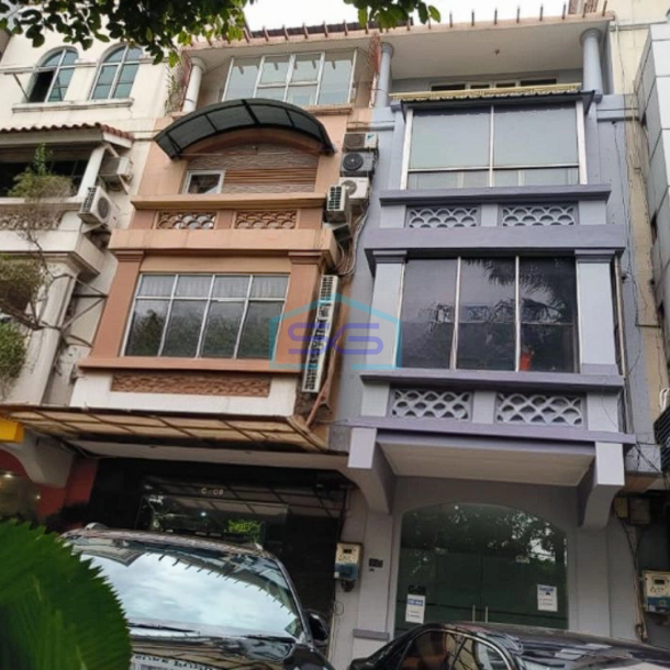 Disewakan Ruko 4,5 Lantai Permata Senayan Jakarta Selatan Cocok untuk Usaha LB 336m2-1