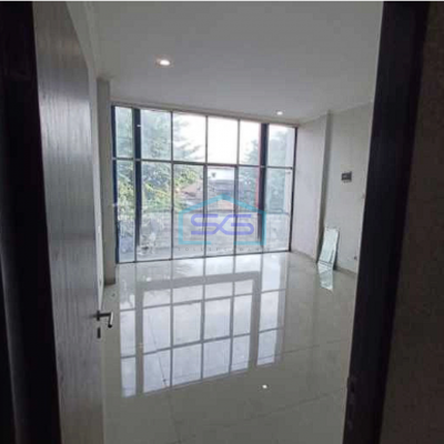 Disewakan Ruko Gandeng Strategis Jl. Kebayoran Lama Jakarta Selatan 3,5 Lantai LB 360m2