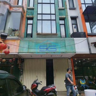 Disewakan Ruko Lokasi Strategis Jalan Boulevard Raya Kelapa Gading