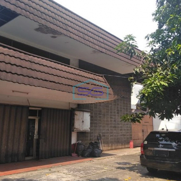 Dijual Gedung Kantor Ada Lift Barang Zona Campuran di Tanjung Duren Jakarta Barat LB 900m2-1