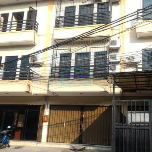 Dijual Ruko 3 Lantai Bagus Siap Pakai Jalan Lebar di Green Ville Jakarta Barat LB 189m2-1