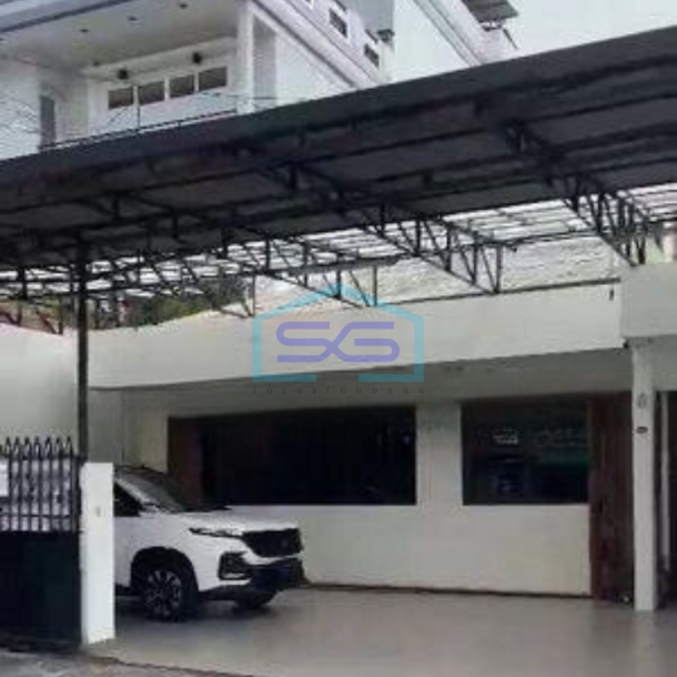 Dijual Rumah dan Gudang , Ada Lift di Kota Jakarta Barat-1