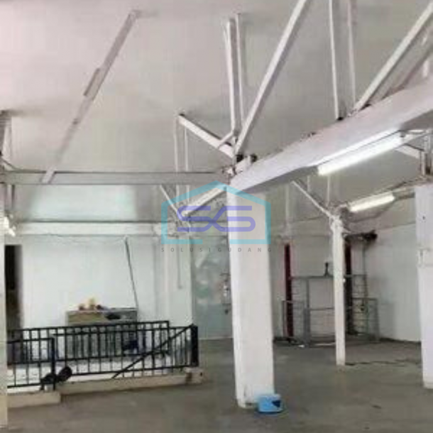 Dijual Rumah dan Gudang , Ada Lift di Kota Jakarta Barat-2