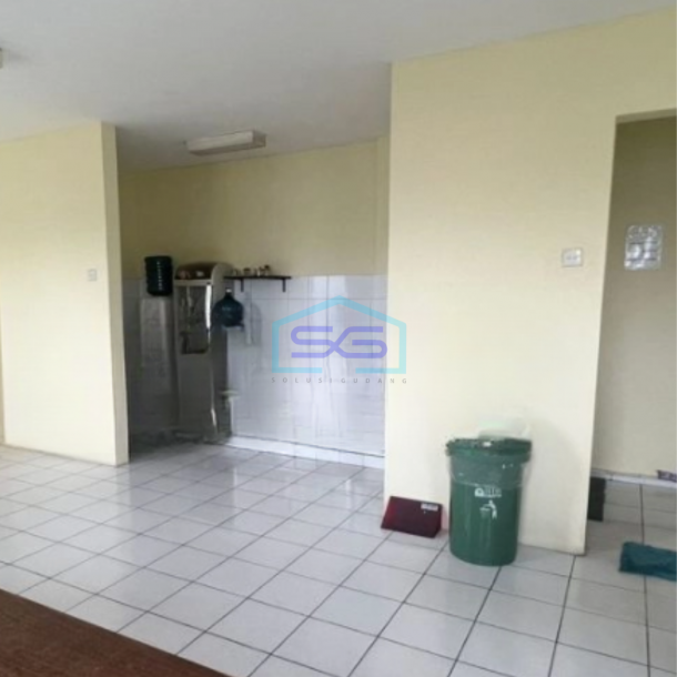 Dijual Gudang Turun Harga Luas Bangunan 252 m² di Kapuk Kamal Jakarta Barat-1