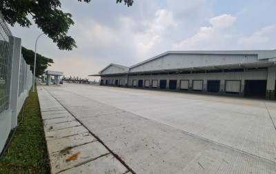 Disewakan Gudang Loading Dock di Delta Silicon 8 Lippo Cikarang, Bangunan Baru, dekat Jababeka 3 Cikarang, MM2100