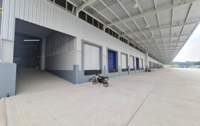 Disewakan Gudang Loading Dock di Delta Silicon 8 Lippo Cikarang, Bangunan Baru, dekat Jababeka 3 Cikarang, MM2100