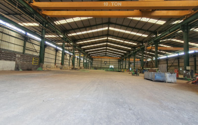 Sewa Gudang Cikarang Bekasi Cocok Untuk Gudang Workshop Fabrikasi Baja Dilengkapi Hoist Crane.