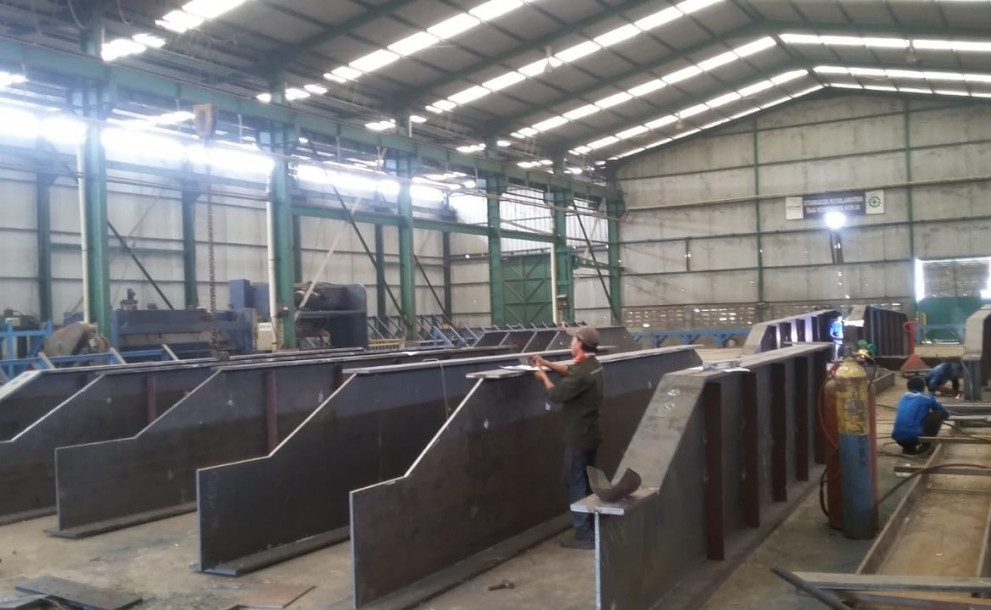 Sewa Gudang Cikarang Bekasi Cocok Untuk Gudang Workshop Fabrikasi Baja Dilengkapi Hoist Crane.-2