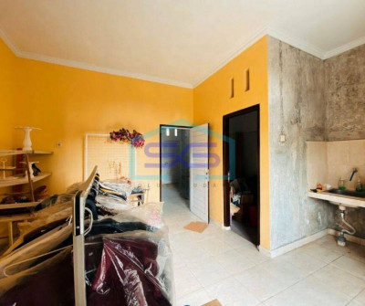 Disewakan Ruko 2 Lantai Dengan Fasilitas Tempat Tinggal di Renon